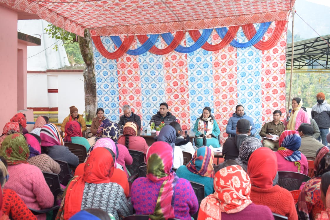 सुशासन दिवस पर स्वास्थ्य सचिव डाॅ. आर. राजेश कुमार नें यहा लगाई चौपाल ऒर समस्याओं को सुन कर समस्याओं के निस्तारण के लिए संबंधित अधिकारियों को निर्देशित किया .. पढ़े पूरी ख़बर