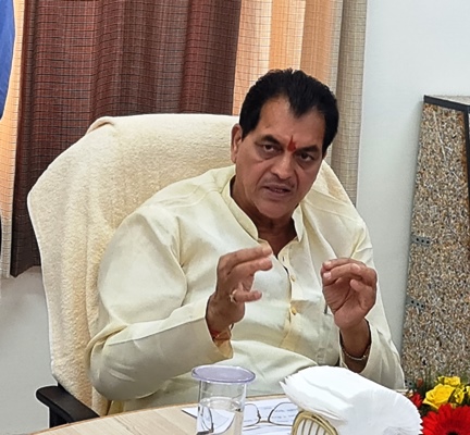 कैबिनेट मंत्री डॉ प्रेमचंद अग्रवाल ने राज्य योजना के अंतर्गत हरिद्वार रोड पर आराघर से रिस्पना पुल तक मार्ग में ऐज से ऐज चौड़ीकरण, नाली एवं फुटपाथ निर्माण कार्य का स्थलीय निरीक्षण किया