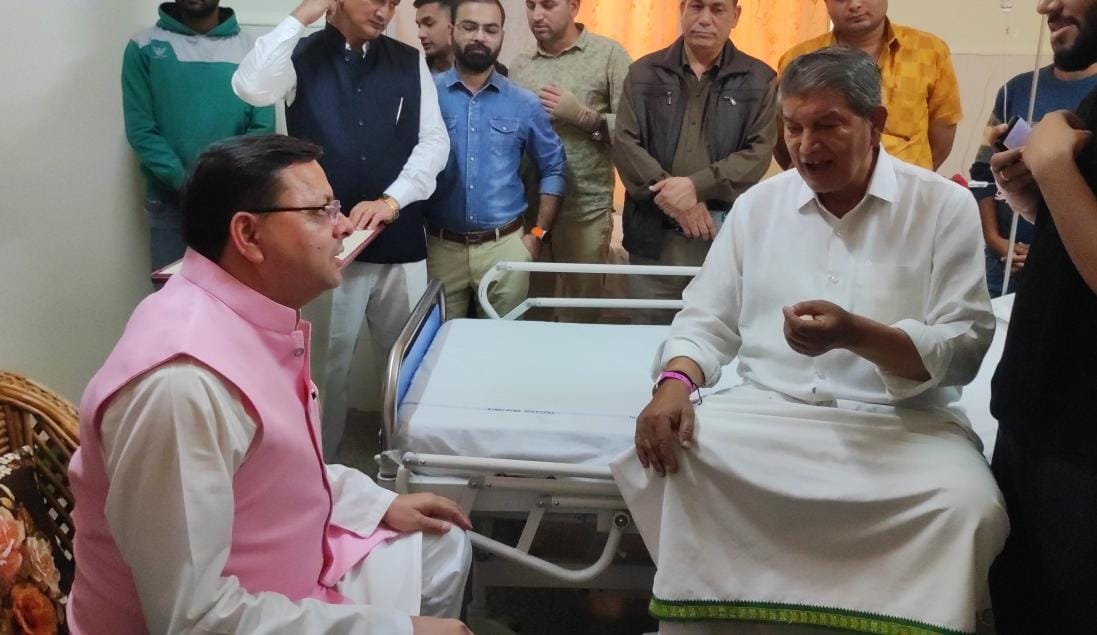 मुख्यमंत्री पुष्कर सिंह धामी ने हिमालयन हॉस्पिटल जौलीग्रांट में भर्ती पूर्व मुख्यमंत्री श्री हरीश रावत का कुशलक्षेम जाना एवं उनके शीघ्र स्वास्थ्य लाभ की कामना की।