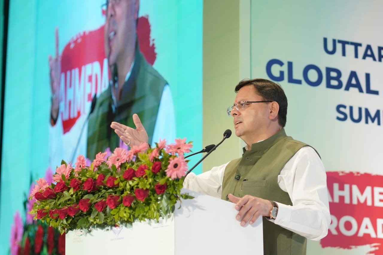 मुख्यमंत्री ने गुजरात मे कहा इस भूमि ने भारत को नरेन्द्र मोदी जैसे प्रधानमंत्री दिये हैं। उनके नेतृत्व में भारत ने वैश्विक पटल पर एक अलग पहचान बनाई है