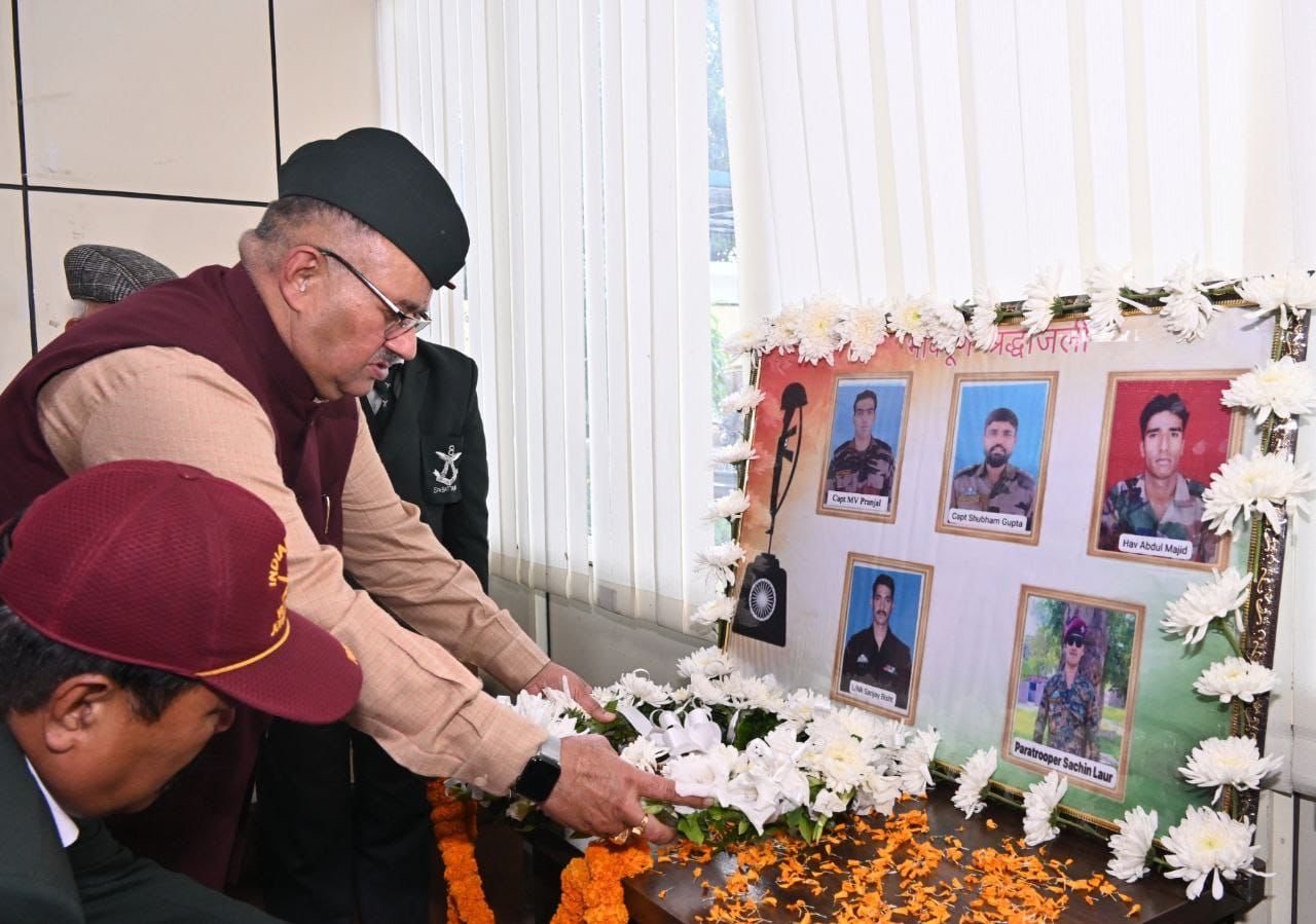 सैनिक कल्याण मंत्री गणेश जोशी ने राजौरी सेक्टर में शहीद हुए भारतीय सेना के वीर जवानों को अपनी ओर प्रदेश सरकार की तरफ से शहीदों को भावपूर्ण नमन कर श्रद्धांजली अर्पित की