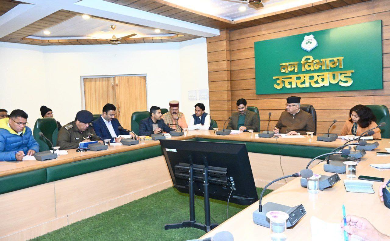 कैबिनेट मंत्री गणेश जोशी ने बुधवार को राजपुर रोड़ स्थित मंथन सभागार में मसूरी में  आयोजित होने वाले “मसूरी विन्टरलाईन कार्निवाल” से जुड़े कार्यक्रम की तैयारियों के संबंध में बैठक ली।