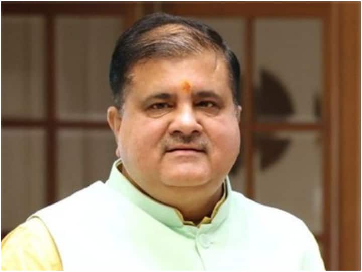 स्थानीय होने का दावा कर रहे कांग्रेस प्रत्याशी को आ रहे मुंबई से नोटिस: भट्ट