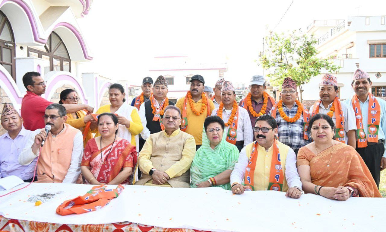 कैबिनेट मंत्री गणेश जोशी ने कांडली क्षेत्र से दर्जन से अधिक कांग्रेस कार्यकर्ताओं को भाजपा की सदस्यता भी ग्रहण कराई
