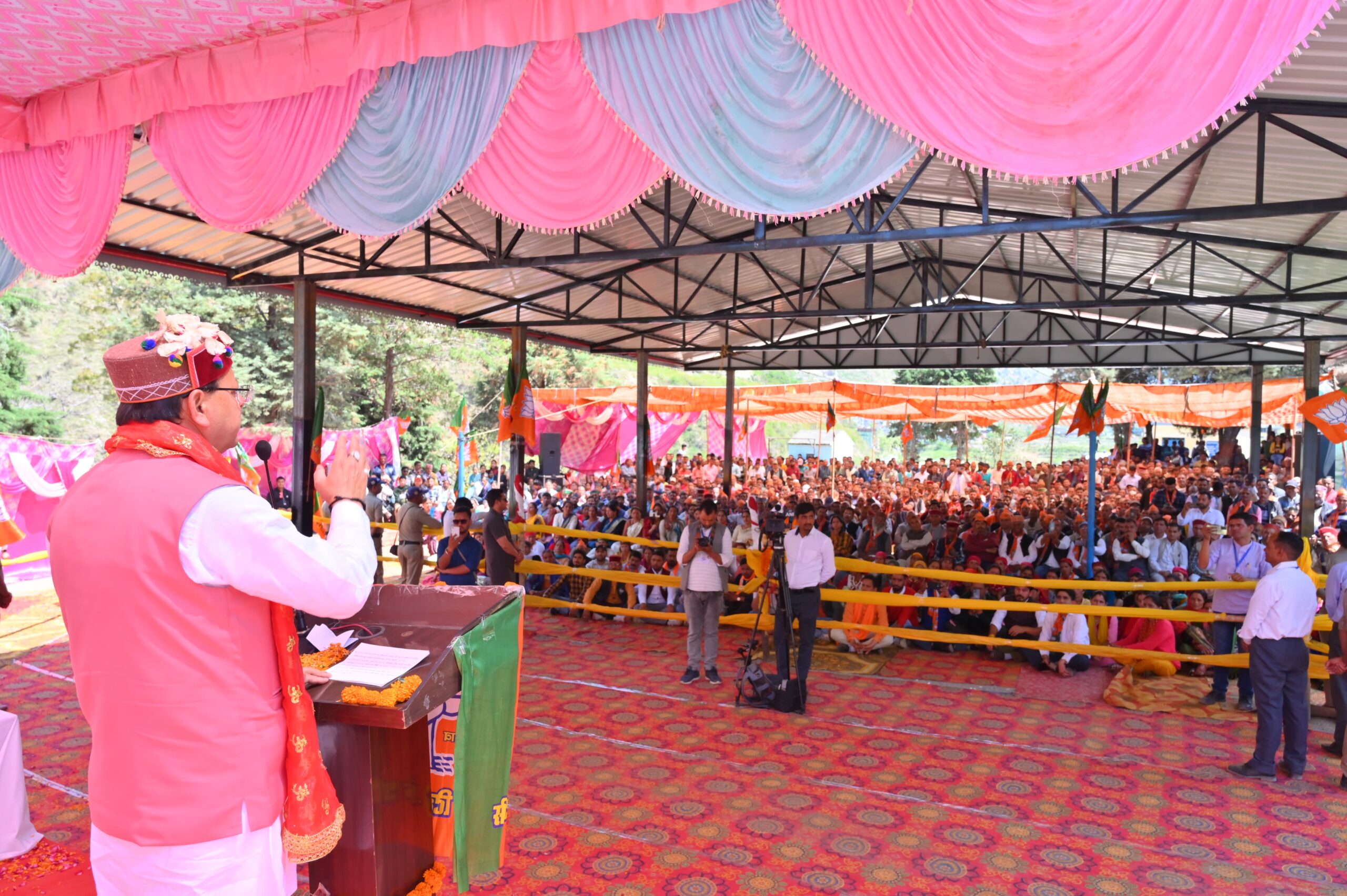 मुख्यमंत्री धामी ने कहा कि प्रधानमंत्री ने रूद्रपुर से आप सभी के लिए अपना प्रणाम भेजा है,प्रधानमंत्री को पुनः देश का प्रधानमंत्री बनाना है