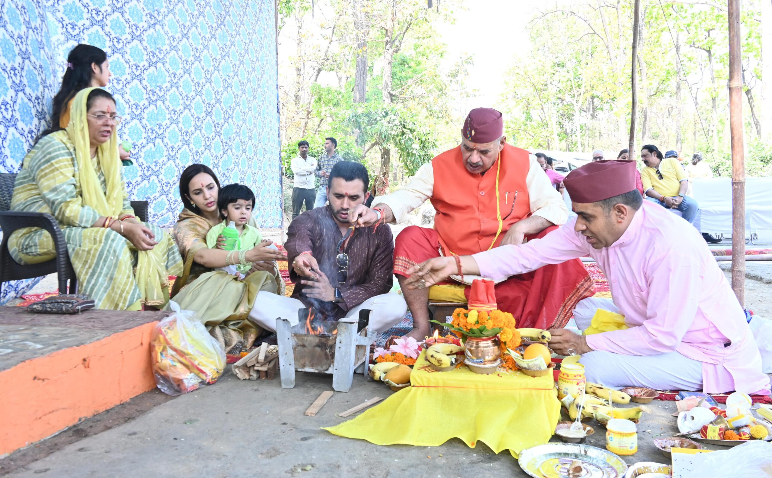 कैबिनेट मंत्री गणेश जोशी द्वारा देहरादून के लच्छीवाला स्थित मणिमाई मंदिर में विशाल भंडारे का आयोजन किया गया