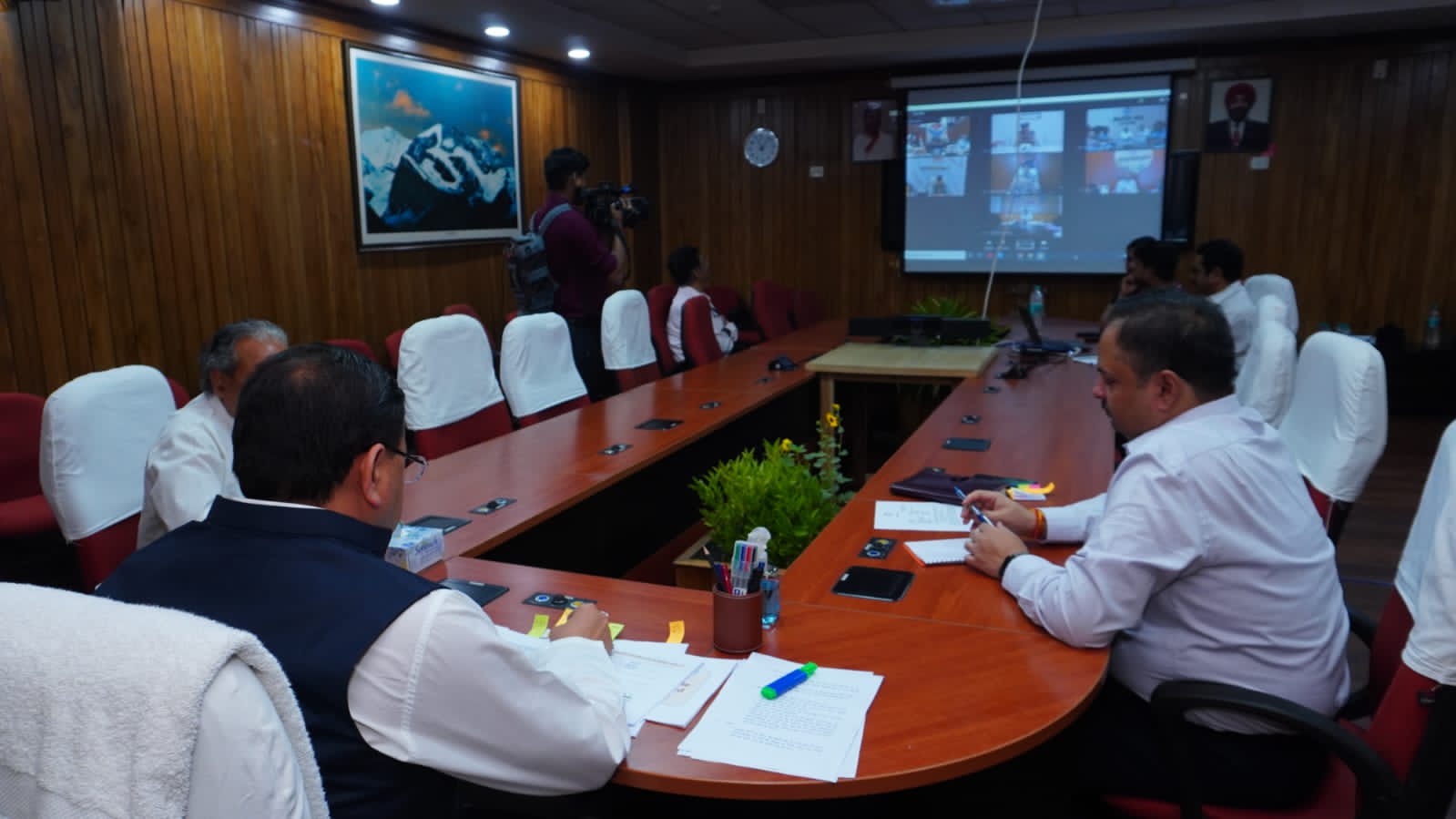 आपदा प्रबंधन के दृष्टिगत अभी से पूरी तैयारी कर लें अधिकारी : मुख्यमंत्री धामी