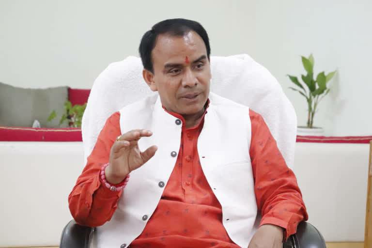चुनाव आयोग ने दी श्रीनगर मेडिकल कॉलेज में भर्ती की मंजूरी