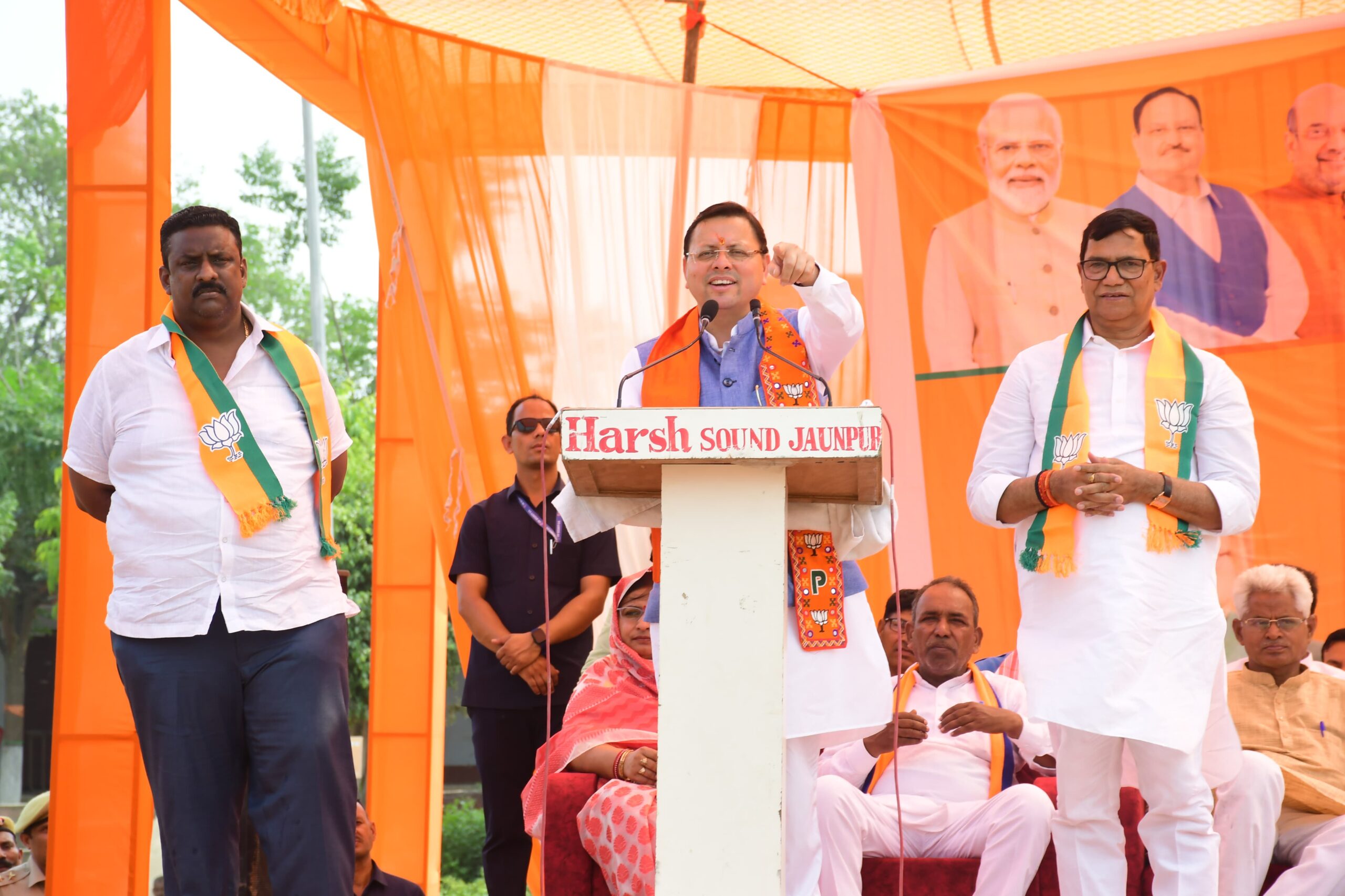मुख्यमंत्री धामी ने कहा कि बीते सालों में उत्तर प्रदेश के अंदर अनेकों कार्य हुए हैं