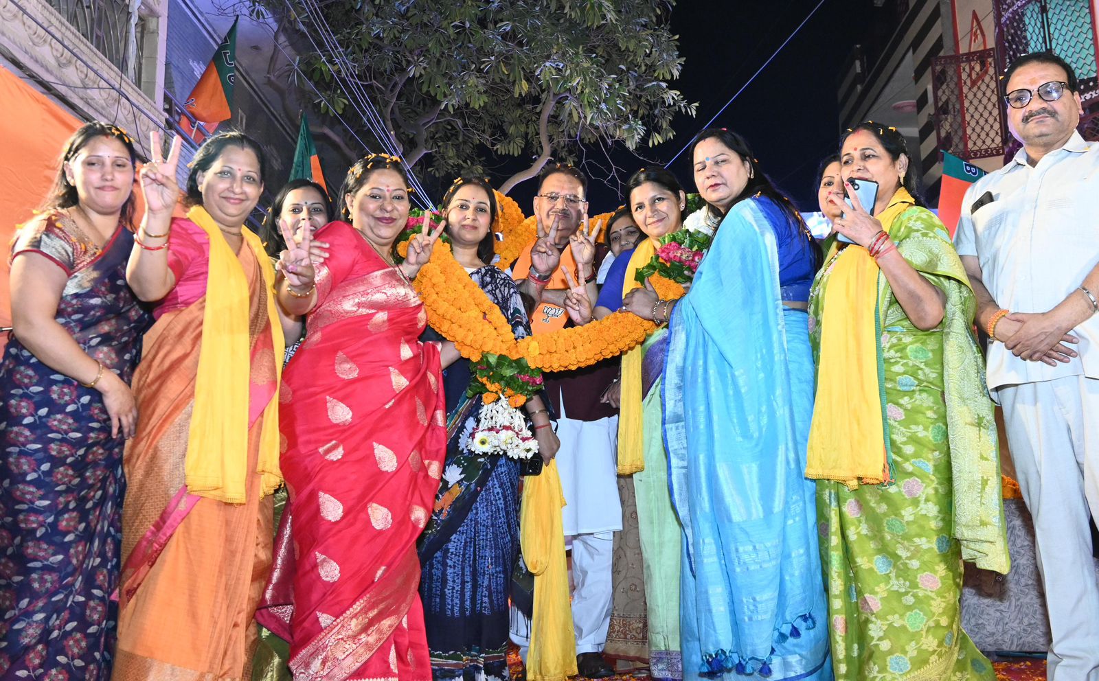 दिल्ली के नेहरू विहार में महिला शक्ति जनसभा क कैबिनेट मंत्री गणेश जोशी ने किया सम्बोधित किया