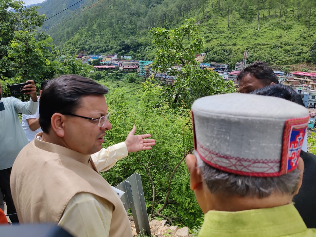 मुख्यमंत्री ने अधिकारियों को मौसम विज्ञान विभाग द्वारा जारी मौसम पूर्वानुमान के अनुसार अलर्ट मोड में रहने के निर्देश दिए