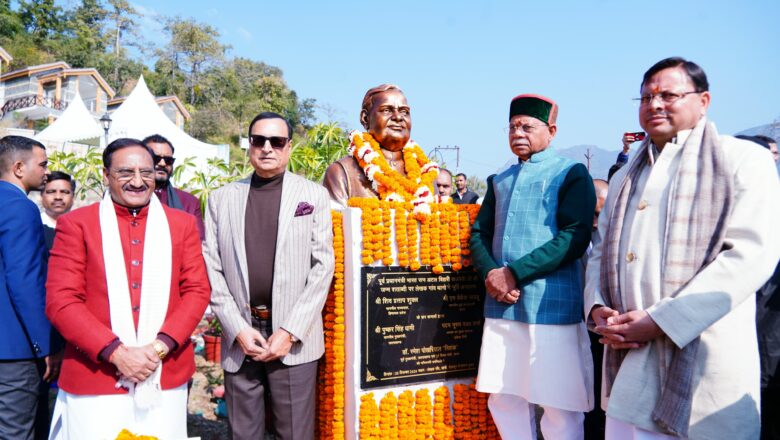 अटल जी विराट व्यक्तित्व के धनी थे।