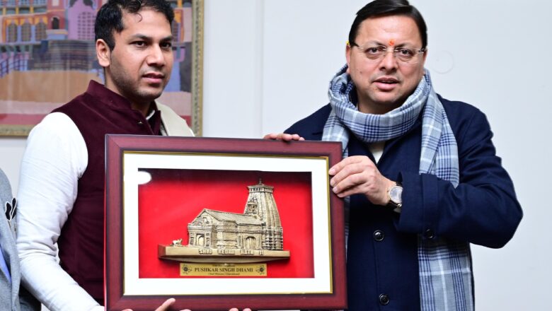 मुख्यमंत्री धामी से  फ्रैंकफर्ट (जर्मनी) के संसद सदस्य  राहुल कुमार कंबोज ने भेंट की