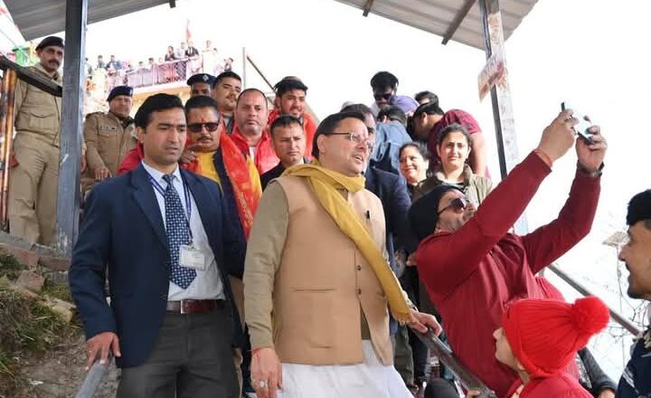 मुख्यमंत्री ने सभी को नववर्ष की शुभकामनाएं देते हुए कहा कि  उत्तराखण्ड  में शीतकालीन यात्रा प्रारंभ की गई हैजिसमें श्रद्धालु काफी संख्या में आ रहे हैं।