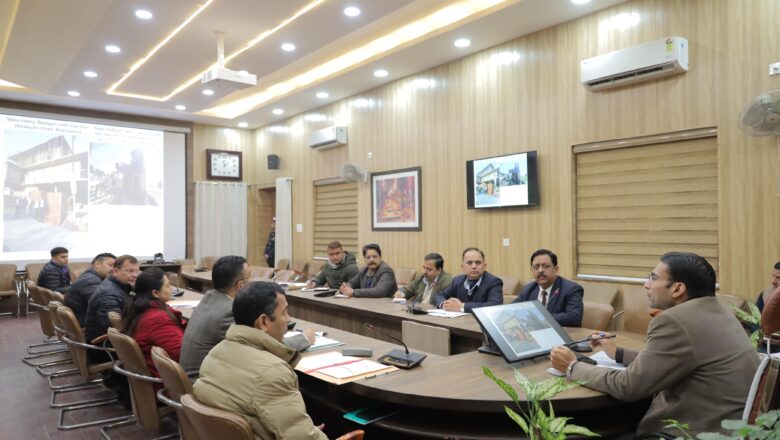 एयरपोर्ट के समीप निर्माण को मॉनिटिरिंग करने के निर्देश