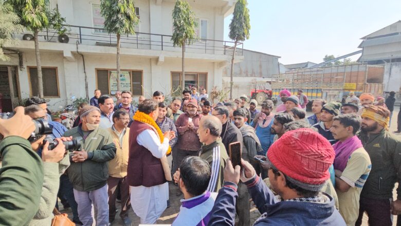 एसपी साल्वेंट में भाजपा प्रत्याशी का जोरदार स्वागत