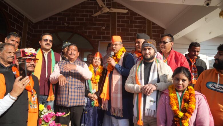 बृजभूषण गैरोला ने भी किया सौरभ थपलियाल का समर्थन, कहा विकास के लिए काम करेंगे