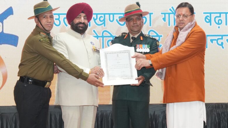 कार्यक्रम में अर्धसैनिक बल के जवानों और अधिकारियों को राज्यपाल प्रशंसा पत्र भी प्रदान किए गए।
