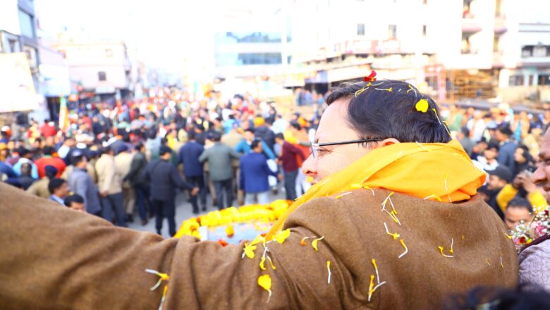 इस रोड शो में जनता ने न केवल बढ़-चढ़कर भाग लिया बल्कि भाजपा और उसके नेताओं को लेकर जो उत्साह दिखाई दिया