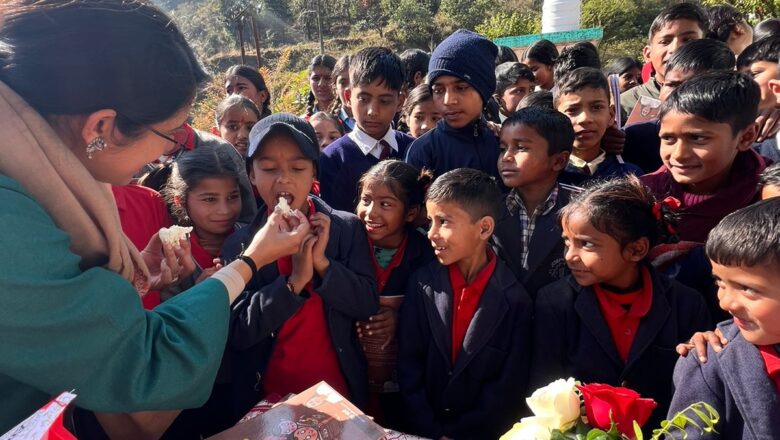 नेहा जोशी इस अभियान के माध्यम से उत्तराखंड के सुदूरवर्ती गांवों के लगभग 160 विद्यालयों में पढ़ने वाले डेढ़ लाख से अधिक बच्चों तक पहुंची हैं।