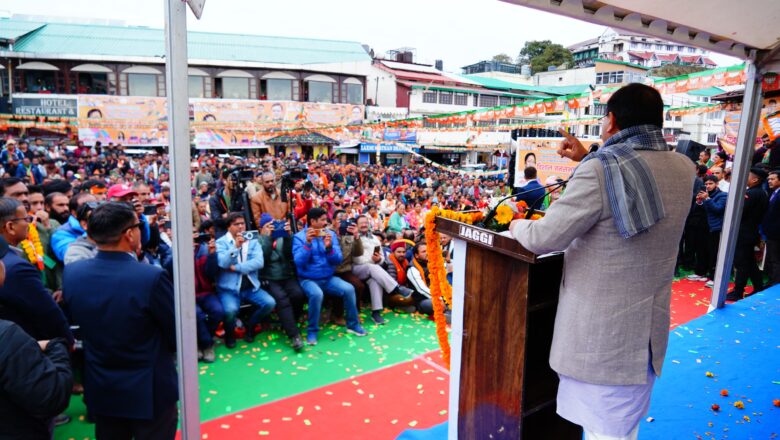 मुख्यमंत्री  धामी ने जनसभा को संबोधित करते हुए कहा कि समाज के अंतिम छोर पर खड़े व्यक्ति तक विकास को पहुंचाना हमारी सरकार का मूलमंत्र है