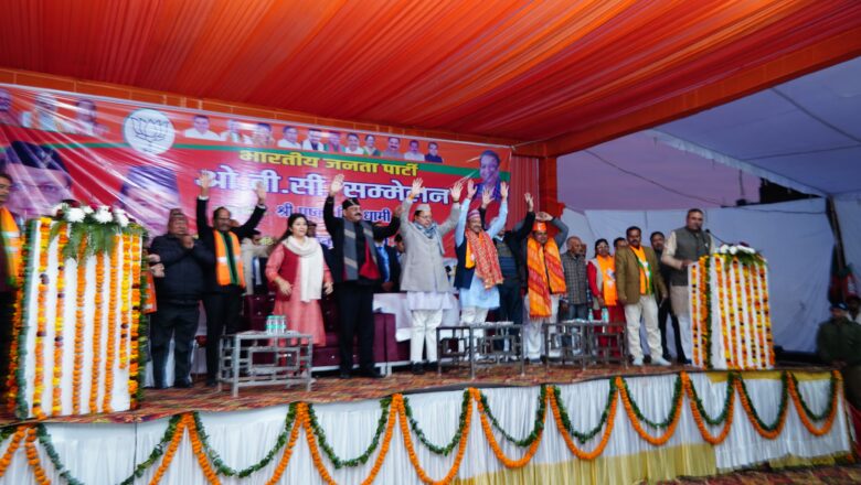 मुख्यमंत्री धामी ने कांग्रेस पर झूठ, भ्रम और तुष्टिकरण की राजनीति करने का आरोप लगाते हुए जनता से भाजपा को समर्थन देने की अपील की