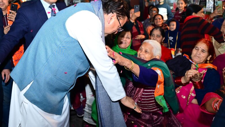 मुख्यमंत्री ने उत्तराखंड सरकार की उपलब्धियों का जिक्र करते हुए कहा कि बीते तीन वर्षों में 20,000 से अधिक युवाओं को नौकरियां दी गई हैं