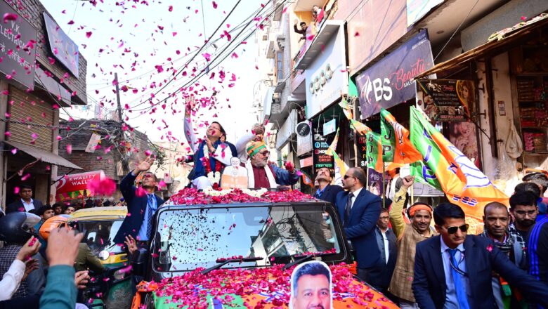 दिल्ली की जनता अब बदलाव चाहती है, और भाजपा ही वह पार्टी है जो हमेशा अपने वादों को पूरा करती है।”