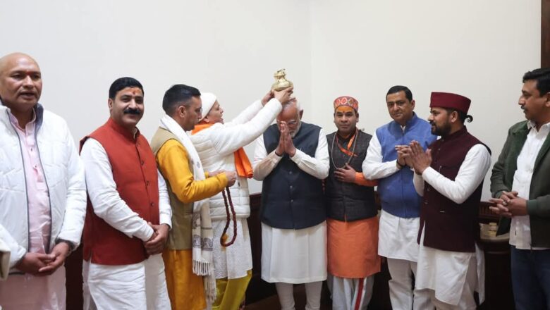 इस मौके पर पीएम मोदी से शीतकालीन और चारधाम यात्रा की व्यवस्थाओं पर चर्चा की गई..