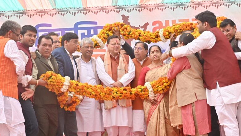 मुख्यमंत्री ने राज्य सभा सांसद नरेश बंसल के प्रयासों से लगाई गई मेगा प्रदर्शनी की खासियत बताते हुए कहा कि डीआरडीओ, इसरो, टीएचडीसी, और भारतीय मानक ब्यूरो के साथ ही अनेक केंद्रीय एजेंसियों द्वारा स्टॉल लगाकर विकसित भारत एवं आत्म निर्भर हो रहे भारत की उपलिब्धयों को इसमें प्रदर्शित किया गया है