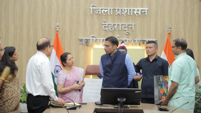 जिन विद्यालयों में टीवी दे दिए गए है, उन सभी विद्यालयों में अनिवार्य रूप से नेटवर्क की सुविधा दी जाए : डीएम