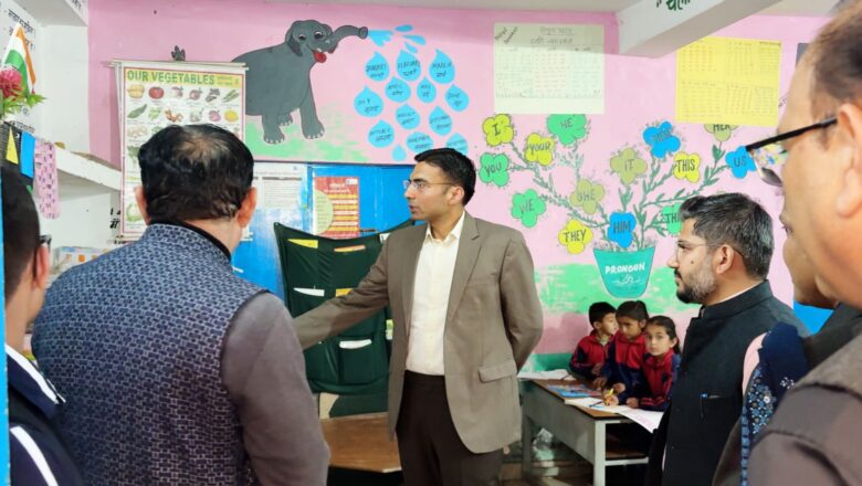 खेल मनोरंजन के साथ पढ़ाई भी, कॉमिक्स, मैगजीन व समाचार पत्रों के माध्यम से देश दुनिया से रूबरू रहेंगे बच्चे : डीएम