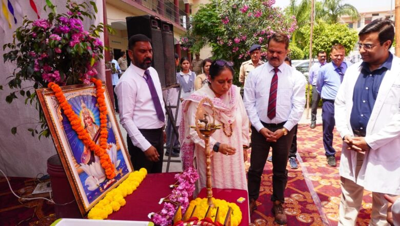 कोटद्वार  मे विधानसभा अध्यक्ष ऋतु खंडूड़ी भूषण  ने किया  श्री महंत इन्दिरेश अस्पताल के निःशुल्क स्वास्थ्य शिविर का  शुभारंभ