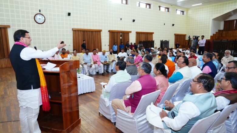 मुख्यमंत्री ने कहा कि सभी दायित्वधारी विभाग स्तर पर उनके द्वारा किये गये विभिन्न कार्यों और नवाचारों की प्रगति रिपोर्ट विभागीय मंत्री और मुख्यमंत्री कार्यालय में भी दें      