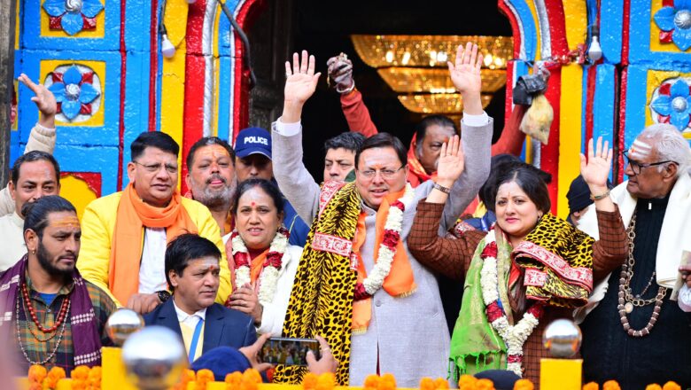 मुख्यमंत्री ने कहा कि बाबा केदार के धाम में आने वाले श्रद्धालुओं की संख्या हर साल बढ़ती जा रही है बाबा केदार के आशीर्वाद से इस वर्ष भी चारधाम यात्रा नया कीर्तिमान बनायेगी    