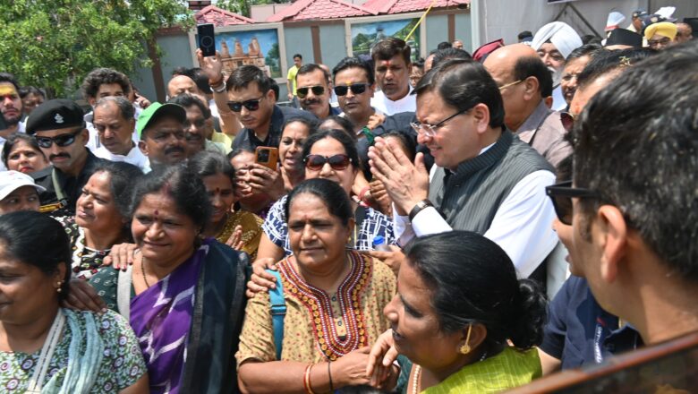मुख्यमंत्री धामी ने कहा ऑल वेदर रोड के निर्माण से पहले के मुकाबले आज यात्री काफी कम समय में ऋषिकेश से चार धाम पहुंच रहे हैं।