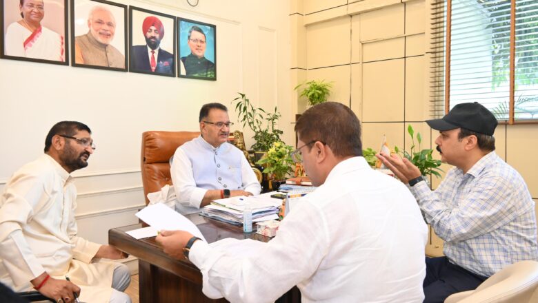 मंत्री जोशी ने अधिकारियों को स्वयं फील्ड विजिट करने के भी निर्देश दिए
