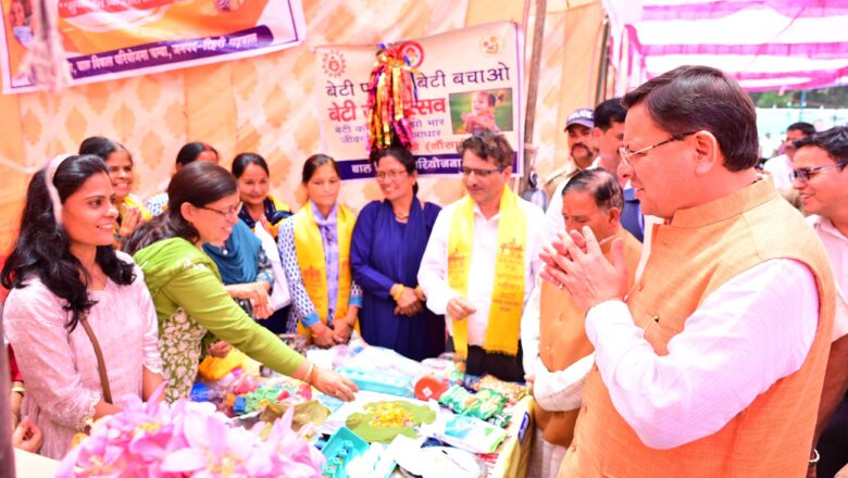 कौशल विकास में निपुण स्वयं सहायता समूहों से जुड़ी बहनों के द्वारा तैयार किये गये शानदार उत्पाद विदेशी कम्पनियों को भी पीछे छोड़ रहे हैं।      