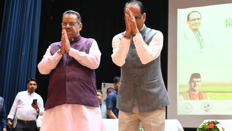मोटे अनाज के बारे में बात करते हुए उन्होंने बताया कि यहाँ का मोटा अनाज भी अद्भुत है। यहां का पारंपरिक अनाज ‘मंडुवा’ भी अब सब जगह अपनी प्रसिद्धि स्थापित कर रहा है।   