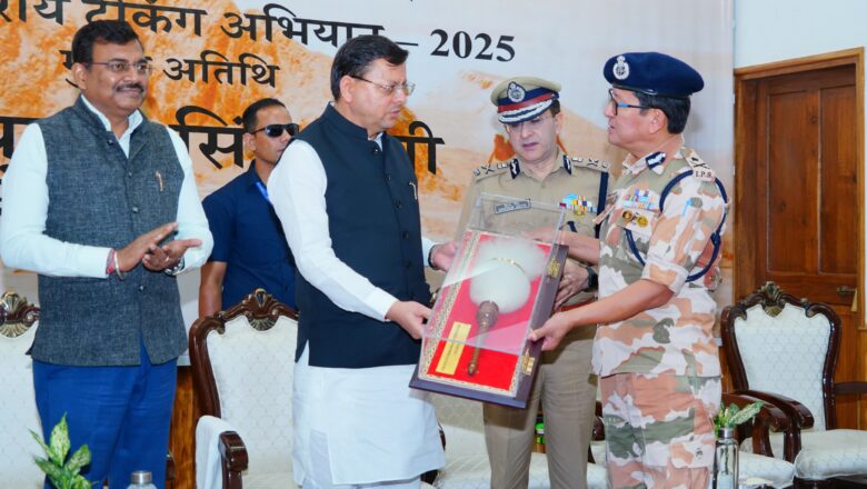 वीरता पुरस्कार प्राप्त सैनिकों और पूर्व सैनिकों को सरकारी बसों में निशुल्क यात्रा, संपत्ति की खरीद पर स्टाम्प ड्यूटी में छूट, और बेटियों के विवाह हेतु विशेष अनुदान जैसी योजनाएँ भी चलाई जा रही हैं : धामी      