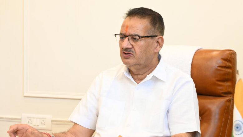 मंत्री गणेश जोशी ने स्वयं सहायता समूह की महिलाओं को रोजगारपरक प्रशिक्षण भी दिये जाने के कार्य को प्राथमिकता पर करने के निर्देश दिये   