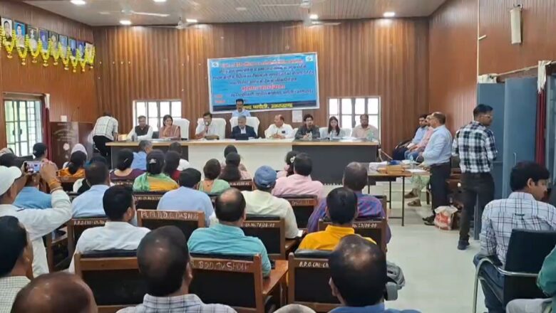 निर्वाचन आयोग की टीम ने बीएलओ व बीएलओ सुपरवाइजरों को दिया प्रशिक्षण      