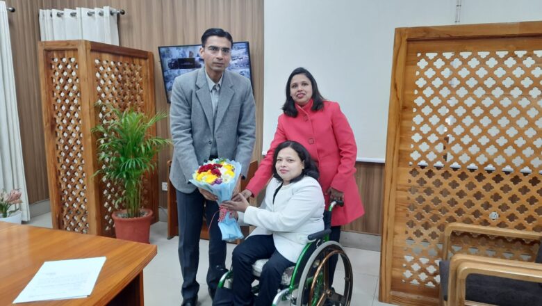 DM सविन बंसल की पहल पर ब्रह्मपुरी लोहिया नगर के 4 लोगों को ₹2500-₹2500 की सहायता   