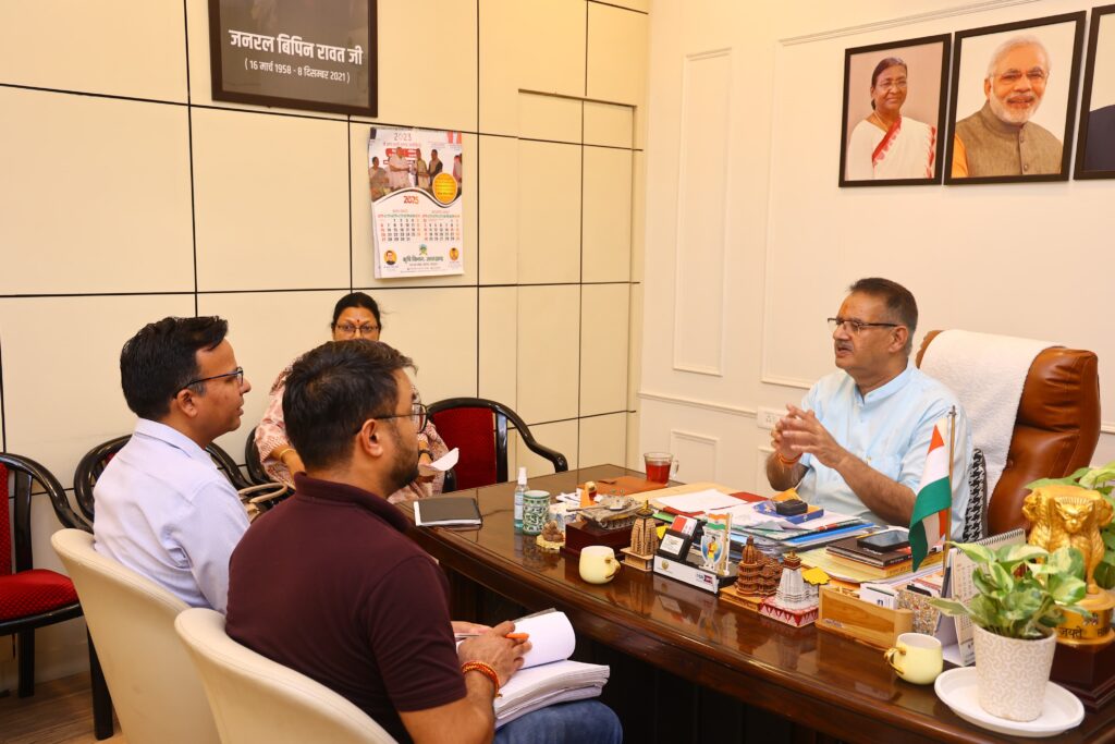 कैबिनेट मंत्री गणेश जोशी ने किशन नगर वार्ड 12 में सीवर और पेयजल एवं सीवरेज संबंधी समस्याओं को प्राथमिकता से लेते हुए अधिकारियों को निर्देश दिए कि इन समस्याओं के समाधान के लिए शीघ्र ही एक ठोस व दीर्घकालिक योजना बनाई जाए   