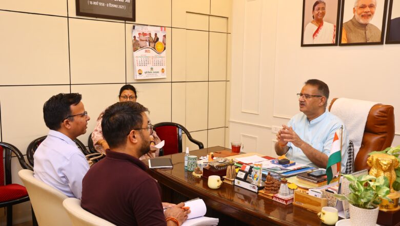 कैबिनेट मंत्री गणेश जोशी ने किशन नगर वार्ड 12 में सीवर और पेयजल एवं सीवरेज संबंधी समस्याओं को प्राथमिकता से लेते हुए अधिकारियों को निर्देश दिए कि इन समस्याओं के समाधान के लिए शीघ्र ही एक ठोस व दीर्घकालिक योजना बनाई जाए   