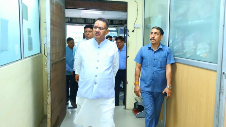 मंत्री ने उपनल के अधिकारियों को निर्देशित किया कि कार्यालय में आने वाले प्रत्येक व्यक्ति को सम्मानपूर्वक और समयबद्ध सेवाएं प्रदान की जाएं   