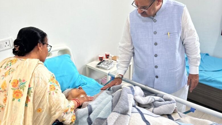 सोमवार को श्री महंत इन्दिरेश अस्पताल में हाथ का आपरेशन हुआ डाॅक्टरों की राय ऐसे मामलों में संक्रमण का रहता है खतरा प्लास्टिक सर्जरी की पड़ सकती है आवश्यकता   