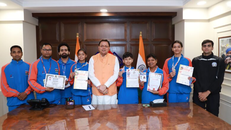 तीनों खिलाड़ियों अनामिका, मैत्री व क्रियांश ने 5-6 जुलाई 2025 को कोलंबो, श्रीलंका में आयोजित 9वीं साउथ एशियन कराटे चौंपियनशिप में भारत का प्रतिनिधित्व करते हुए रजत, कांस्य व कांस्य पदक जीते है