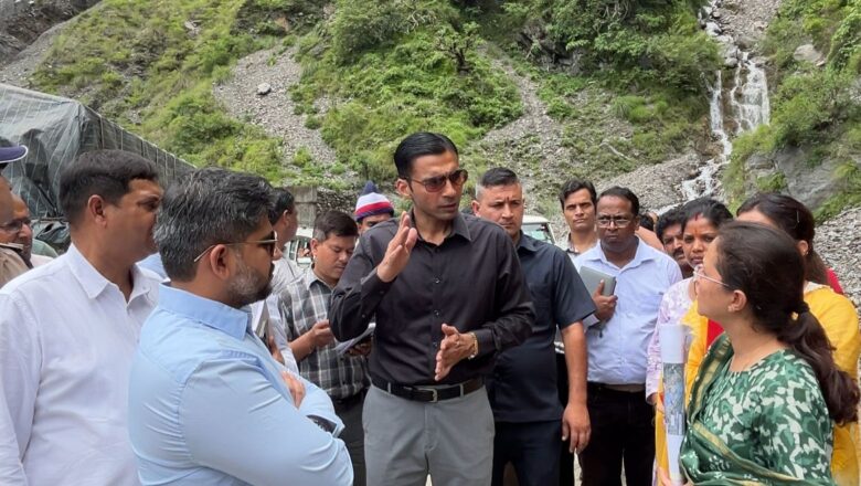  ‘घर से खदेड़ने’ और ‘भरणपोषण रोकने’ पर डीएम का कड़ा रुख—3080 वर्ग फीट भू-संपत्ति समेटे बंगले-कारोबार की लिखत तत्काल उलटी, बेटे के खिलाफ़ सामाजिक-क़ानूनी नज़ीर क़ायम
