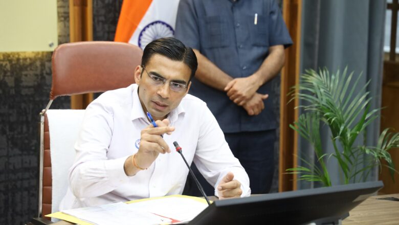 जनता की सुनवाई में लापरवाही पर डीएम सविन बंसल का एक्शन मोड, तहसील माजरा के कानूनगो निलंबित
